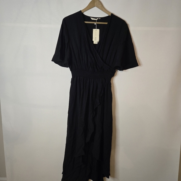 KorMei Dresses & Skirts - KorMei Women Size XL NWT Black wrap front, elastic waist V-neck dress